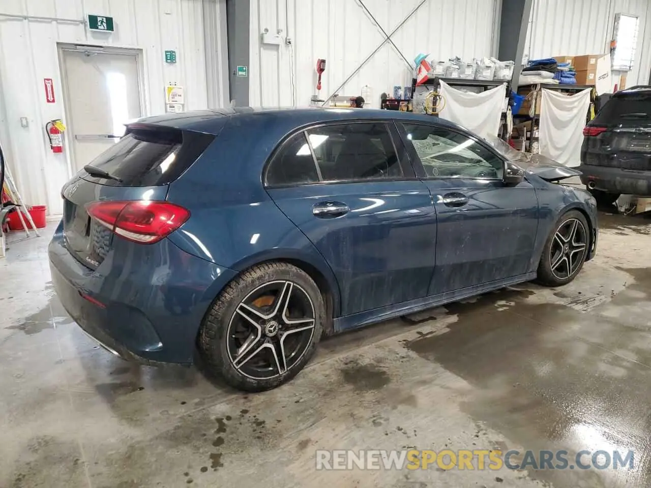3 fotografías del automóvil dañado WDD3F4HB9KJ080359 MERCEDES-BENZ A-CLASS 2019