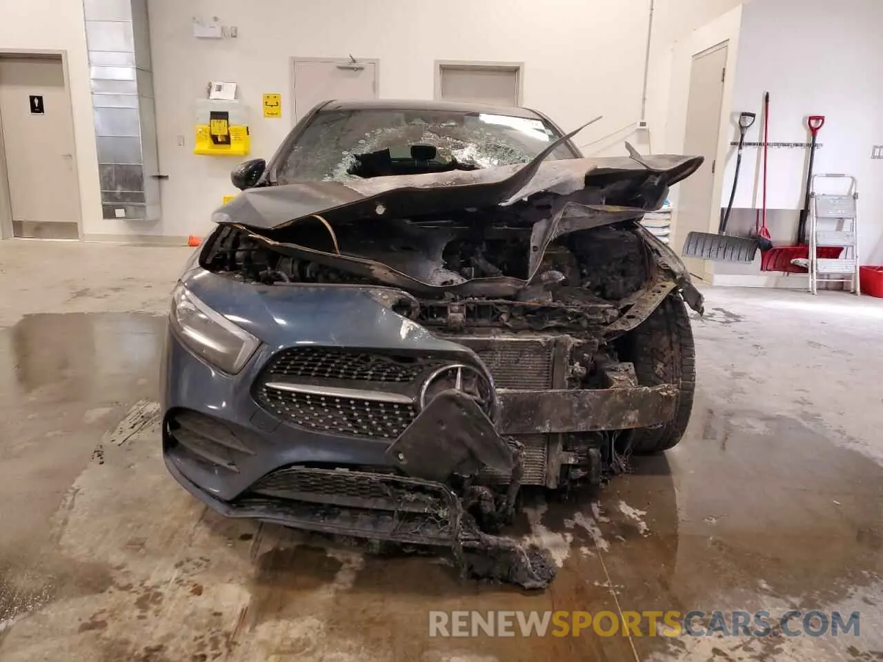 5 fotografías del automóvil dañado WDD3F4HB9KJ080359 MERCEDES-BENZ A-CLASS 2019