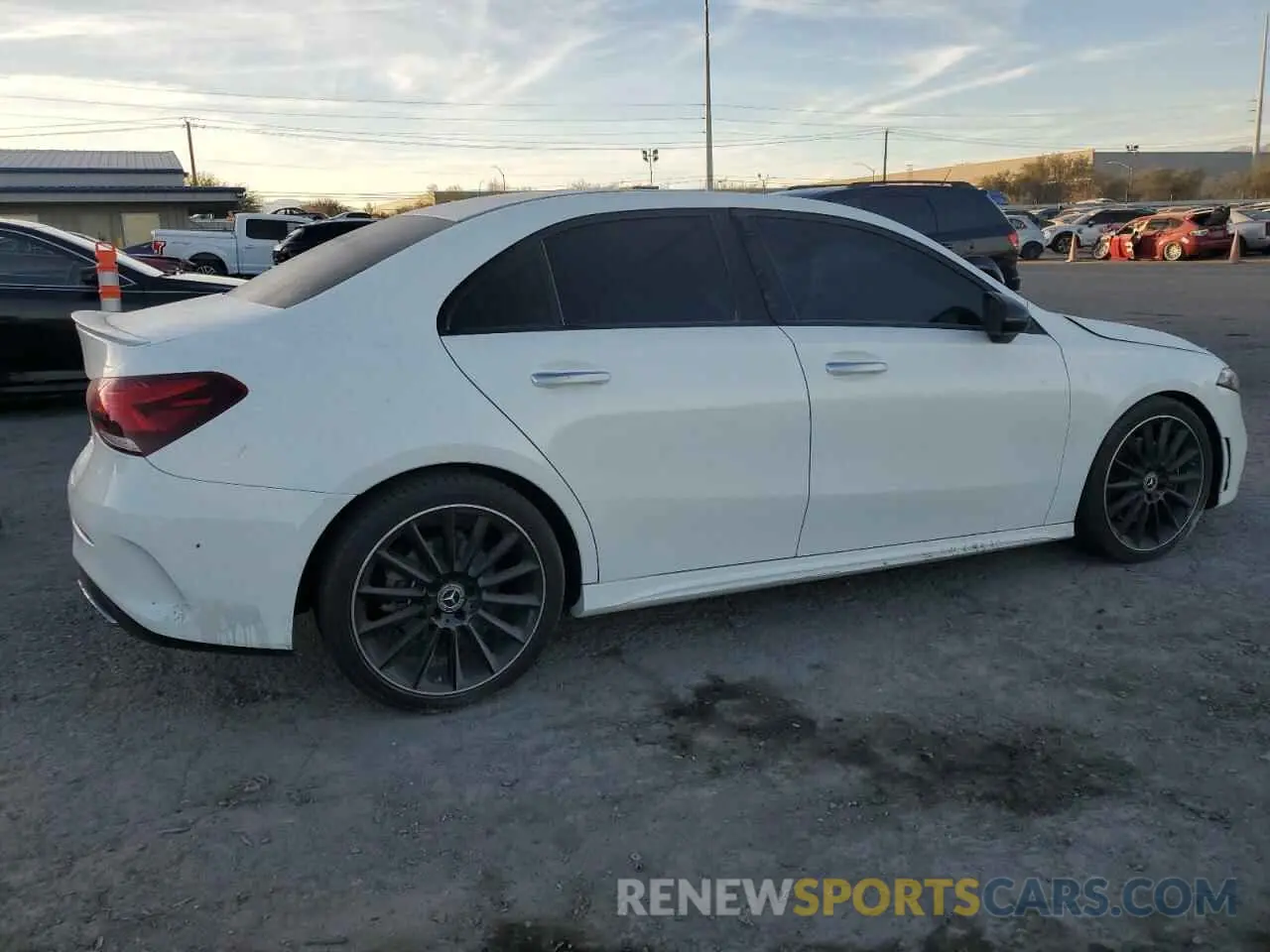 3 fotografías del automóvil dañado WDD3G4EB0KW022340 MERCEDES-BENZ A-CLASS 2019