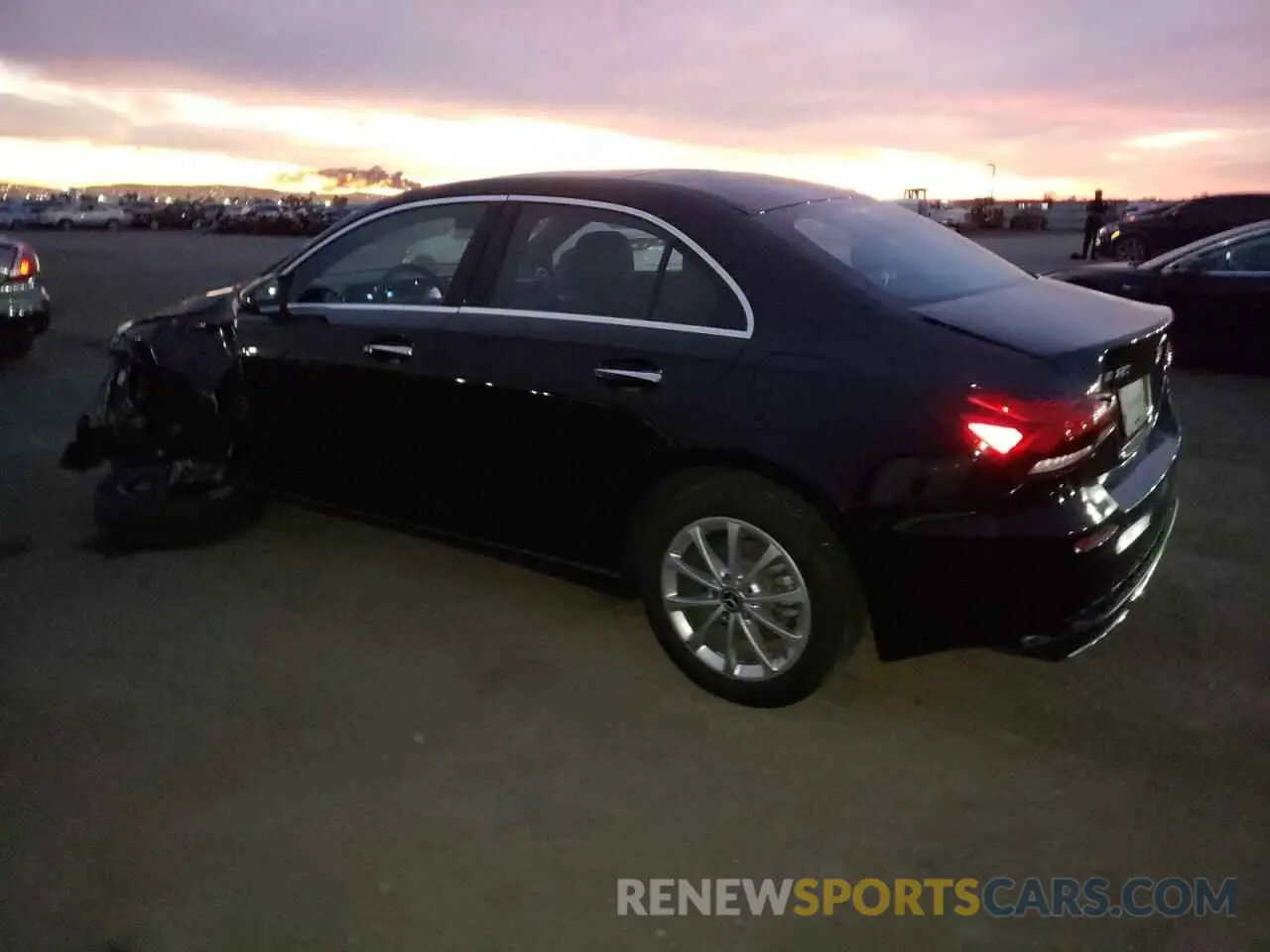 2 fotografías del automóvil dañado WDD3G4EB0KW028932 MERCEDES-BENZ A-CLASS 2019