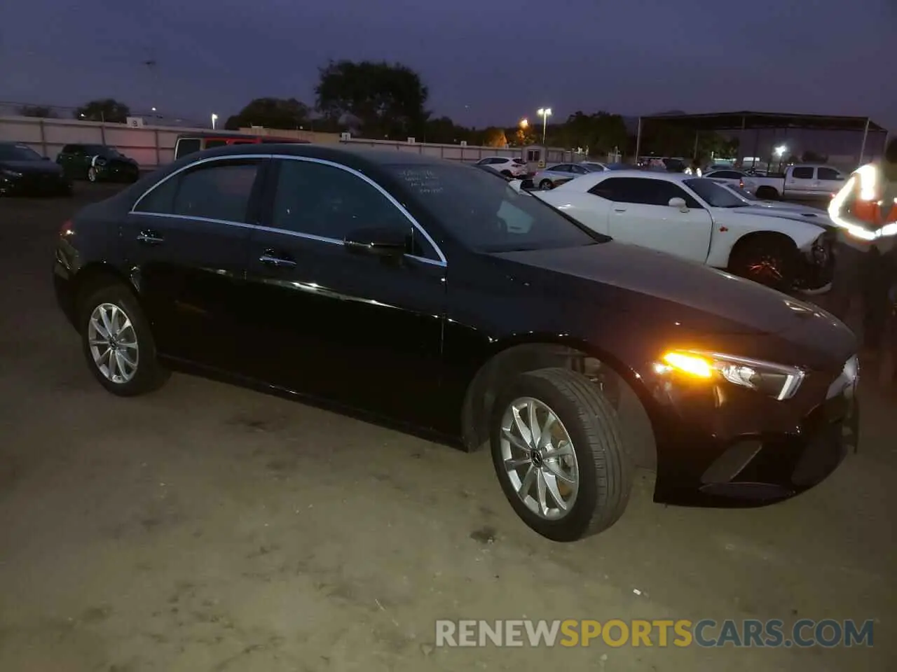 4 fotografías del automóvil dañado WDD3G4EB0KW028932 MERCEDES-BENZ A-CLASS 2019