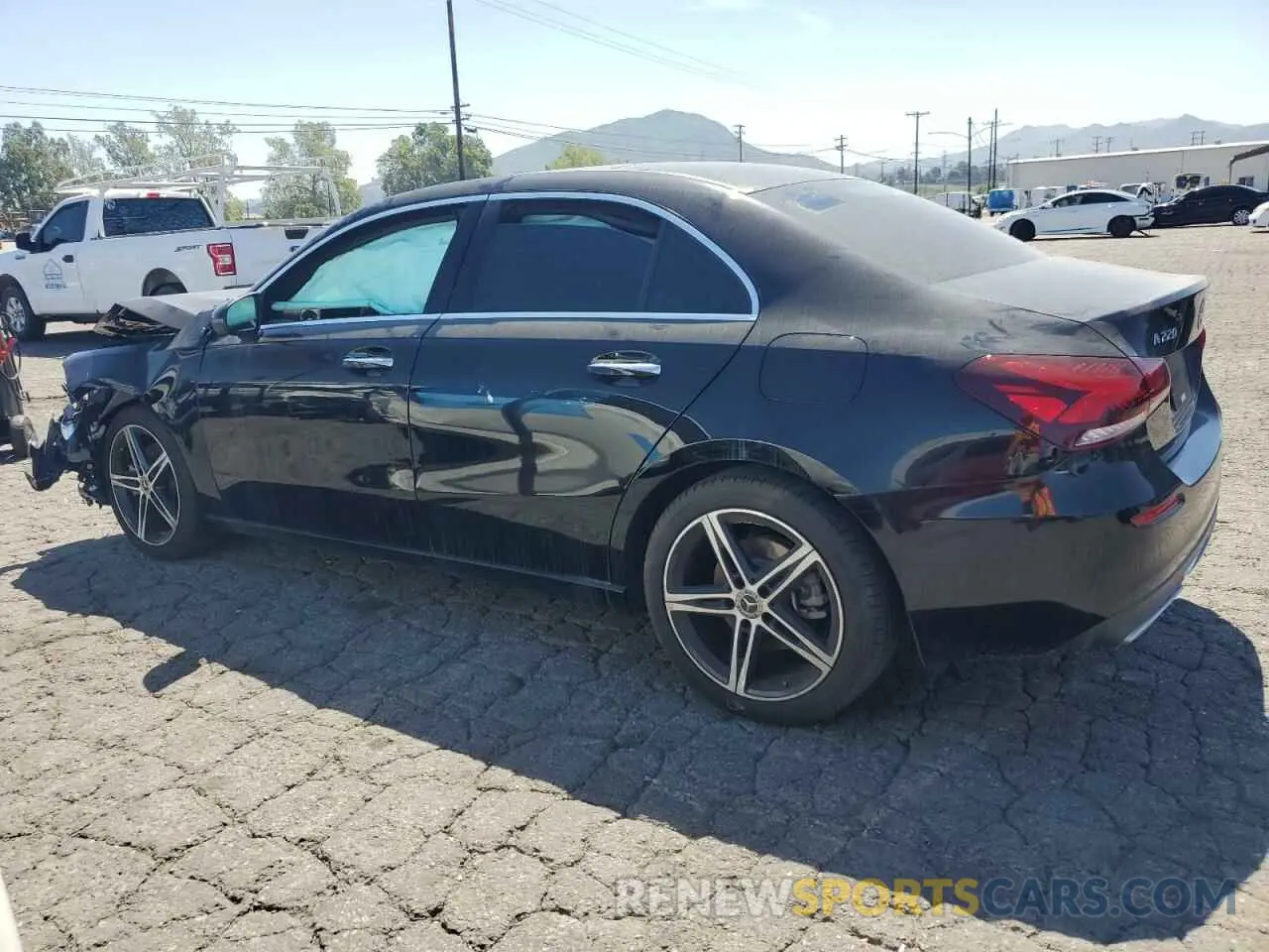 2 fotografías del automóvil dañado WDD3G4EB1KW021567 MERCEDES-BENZ A-CLASS 2019