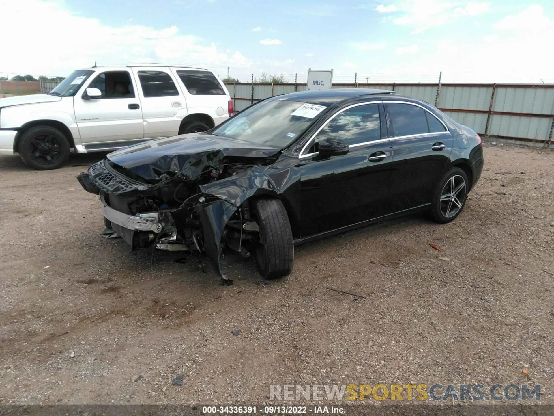 2 fotografías del automóvil dañado WDD3G4EB1KW031998 MERCEDES-BENZ A-CLASS 2019