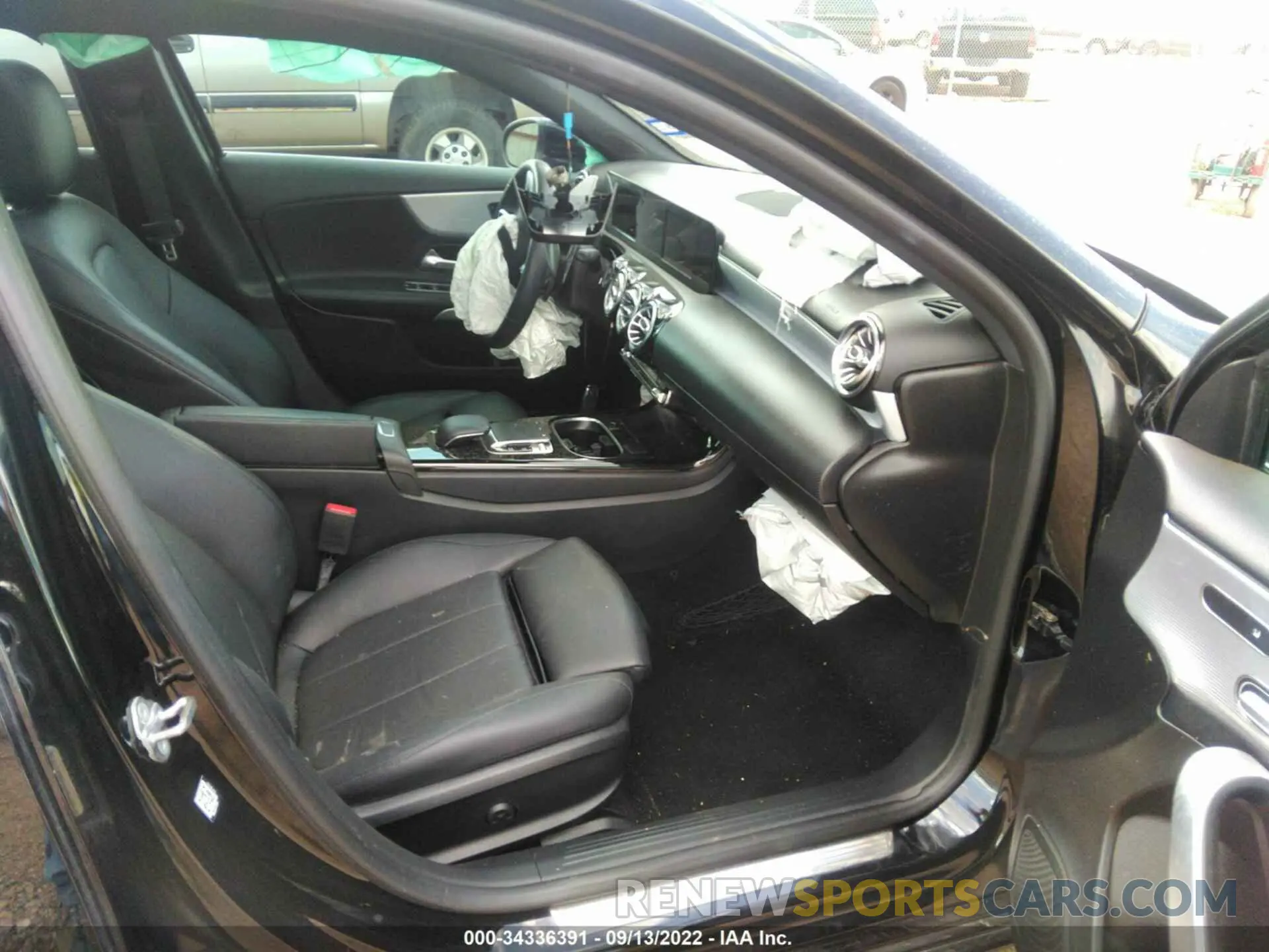 5 fotografías del automóvil dañado WDD3G4EB1KW031998 MERCEDES-BENZ A-CLASS 2019