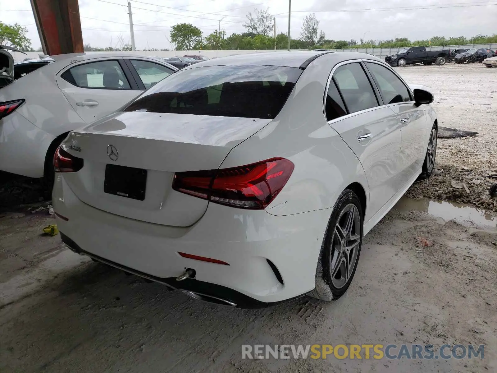 4 fotografías del automóvil dañado WDD3G4EB1KW035887 MERCEDES-BENZ A-CLASS 2019
