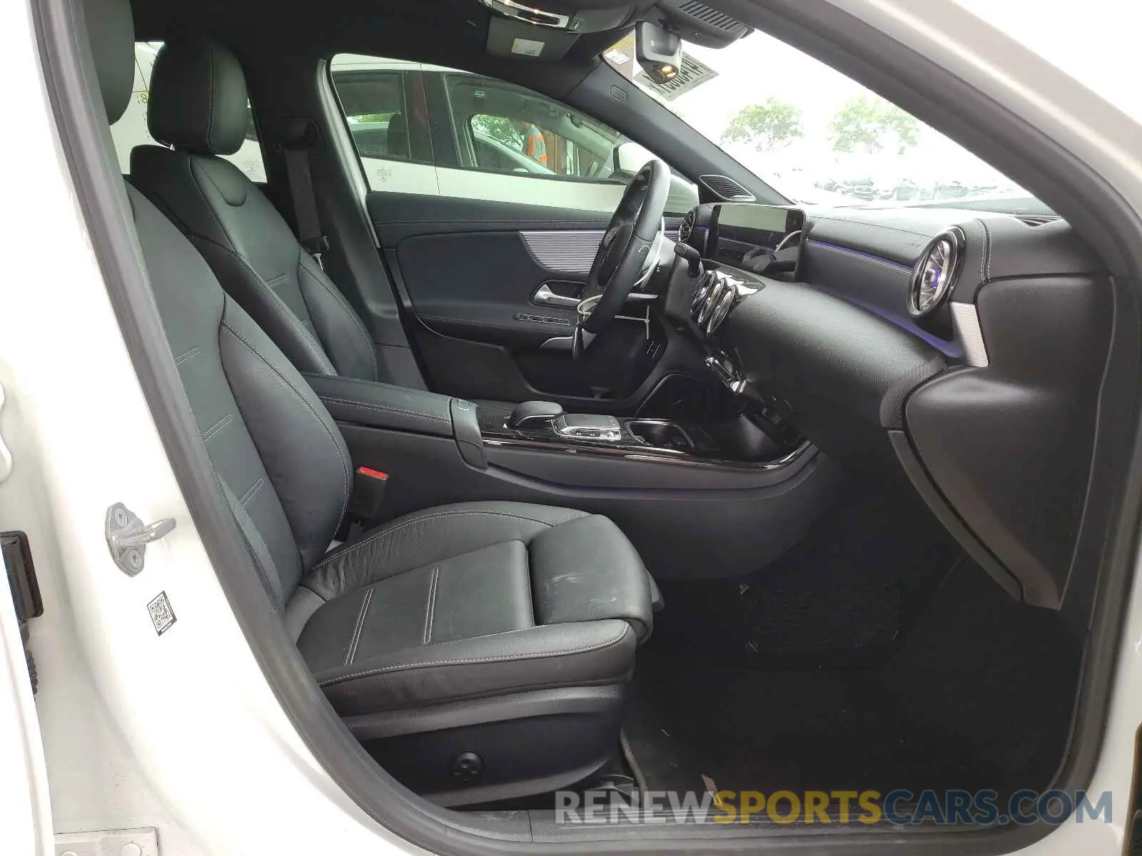 5 fotografías del automóvil dañado WDD3G4EB1KW035887 MERCEDES-BENZ A-CLASS 2019