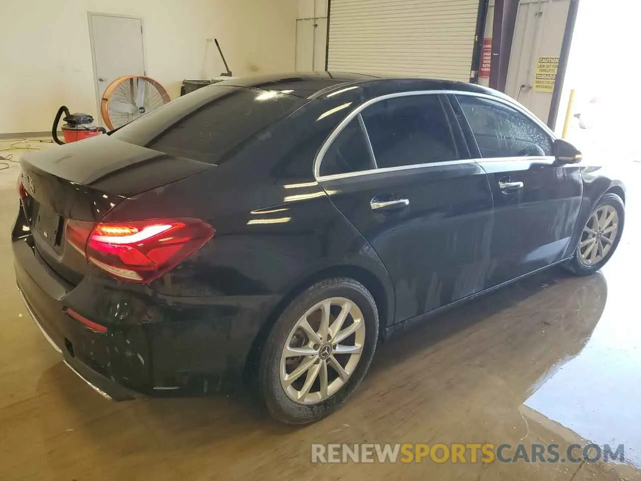 3 fotografías del automóvil dañado WDD3G4EB2KW000954 MERCEDES-BENZ A-CLASS 2019