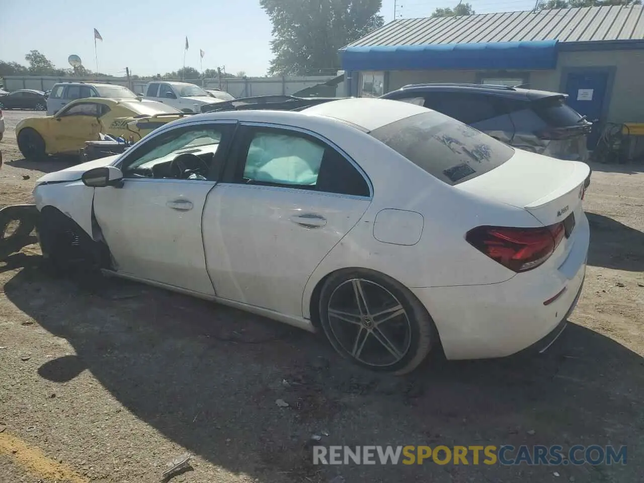 2 fotografías del automóvil dañado WDD3G4EB2KW016538 MERCEDES-BENZ A-CLASS 2019