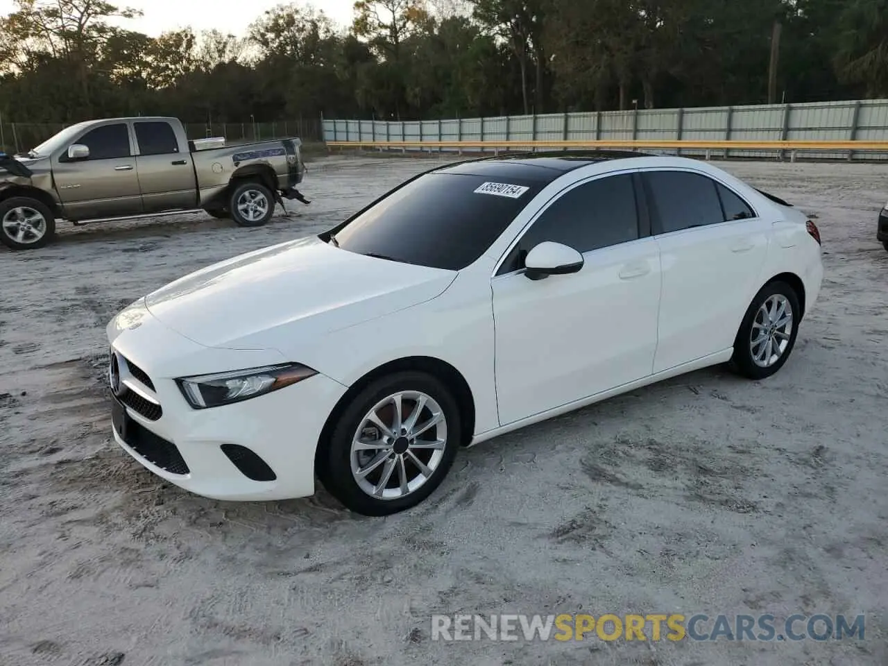 1 fotografías del automóvil dañado WDD3G4EB2KW016572 MERCEDES-BENZ A-CLASS 2019