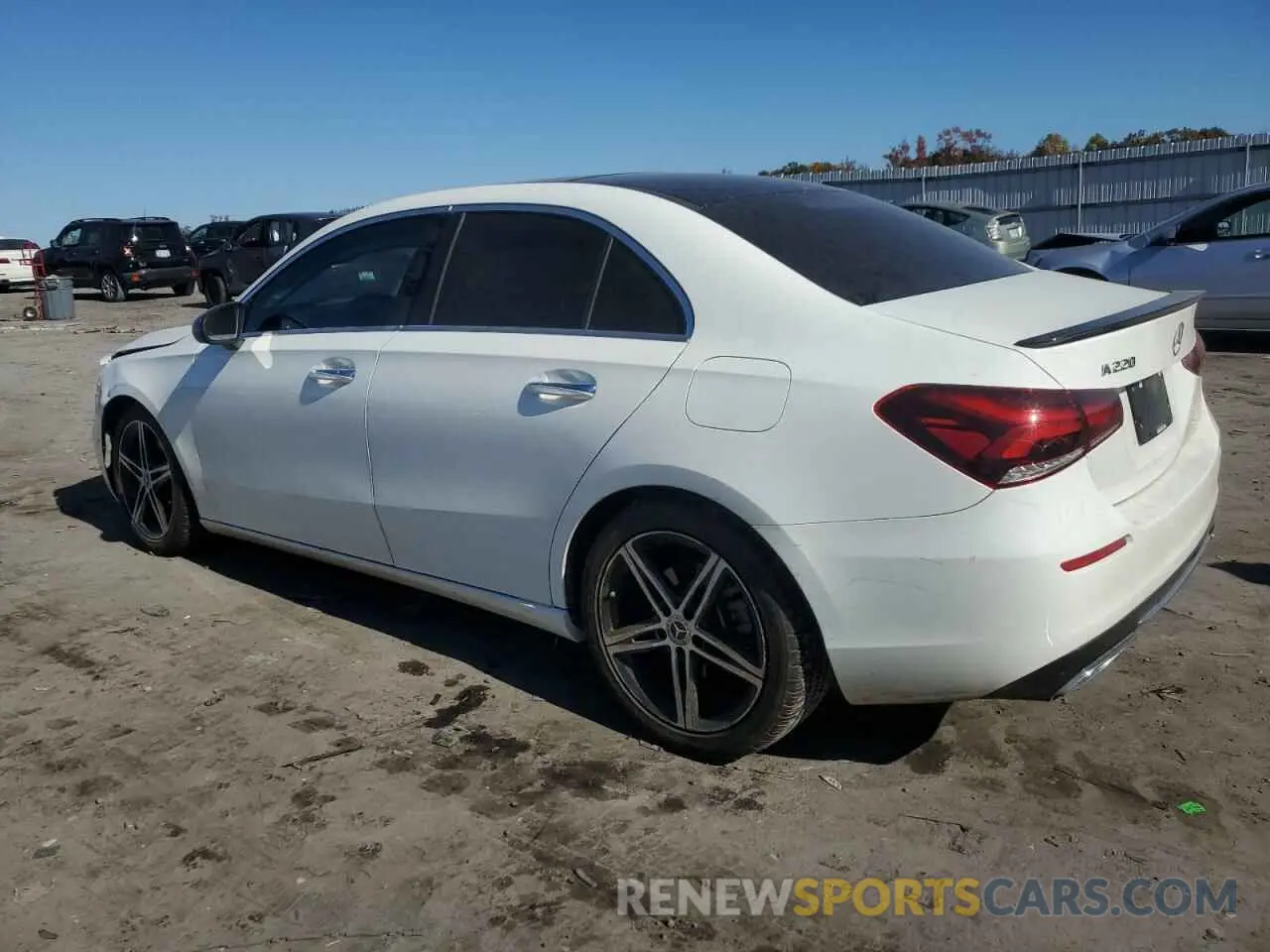 2 fotografías del automóvil dañado WDD3G4EB2KW017995 MERCEDES-BENZ A-CLASS 2019