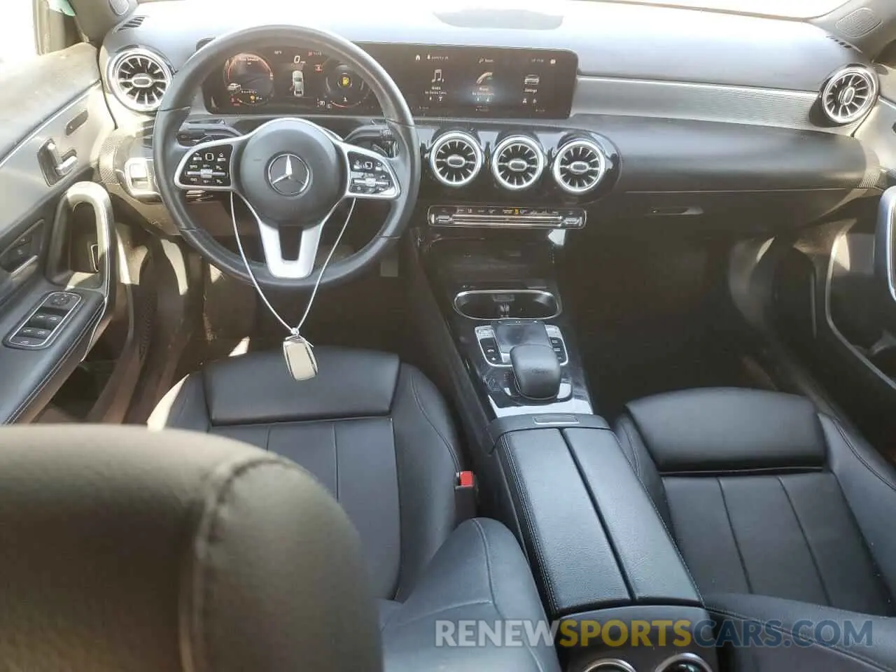 8 fotografías del automóvil dañado WDD3G4EB2KW017995 MERCEDES-BENZ A-CLASS 2019