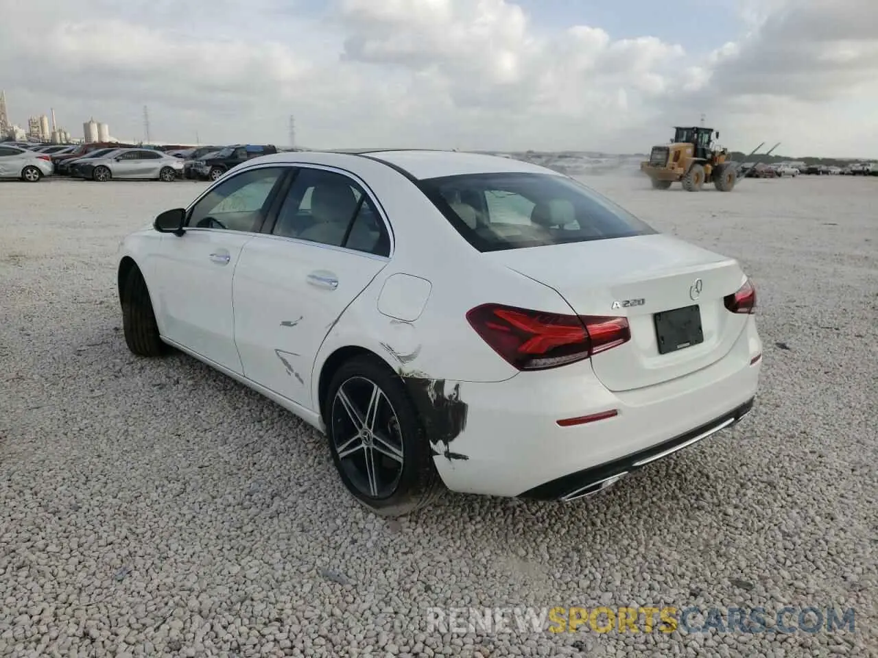 3 fotografías del automóvil dañado WDD3G4EB2KW021772 MERCEDES-BENZ A-CLASS 2019