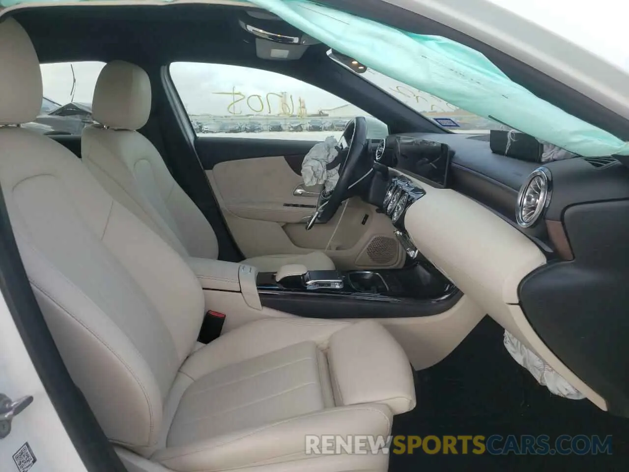 5 fotografías del automóvil dañado WDD3G4EB2KW021772 MERCEDES-BENZ A-CLASS 2019