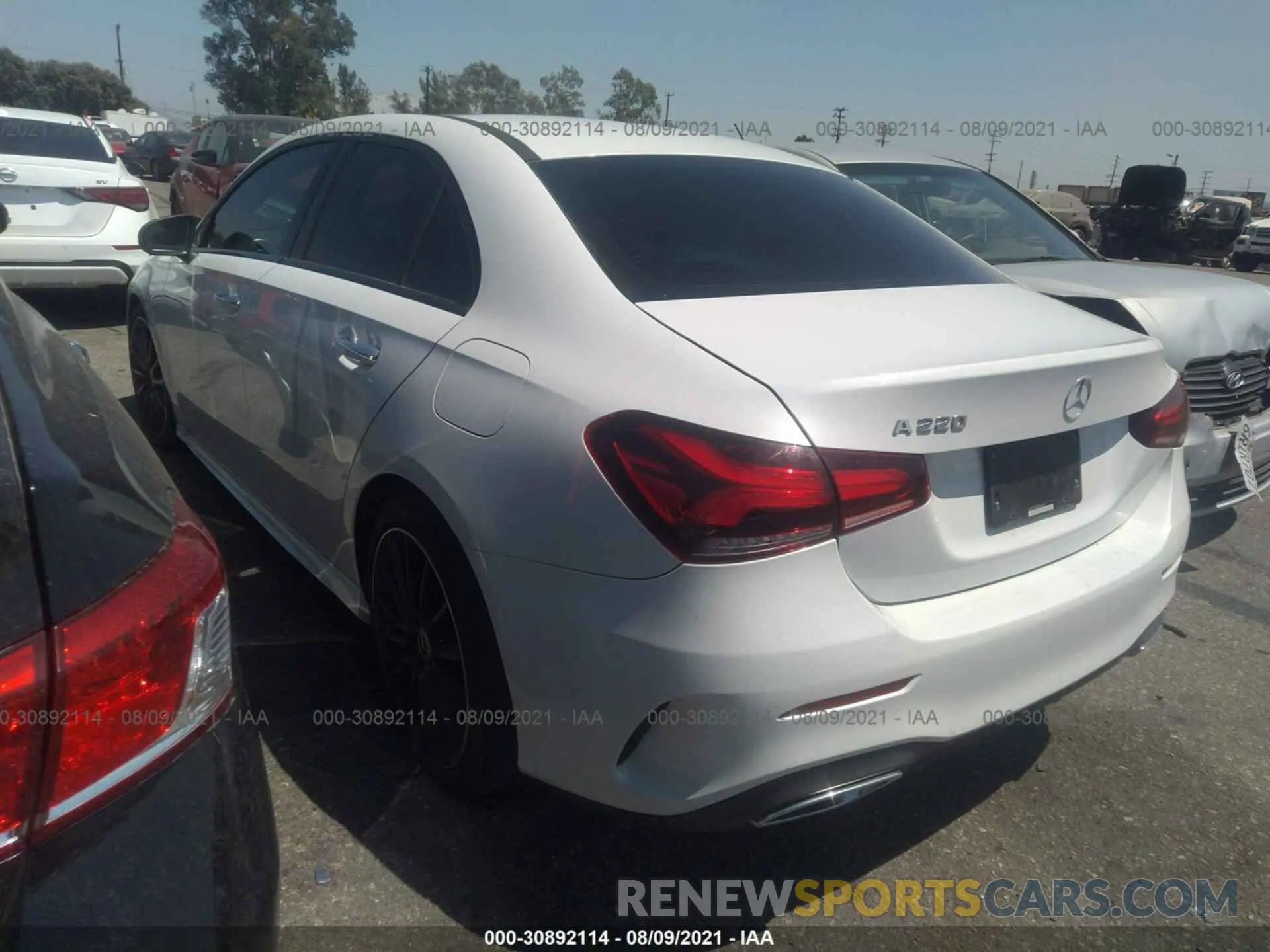 3 fotografías del automóvil dañado WDD3G4EB2KW025210 MERCEDES-BENZ A-CLASS 2019