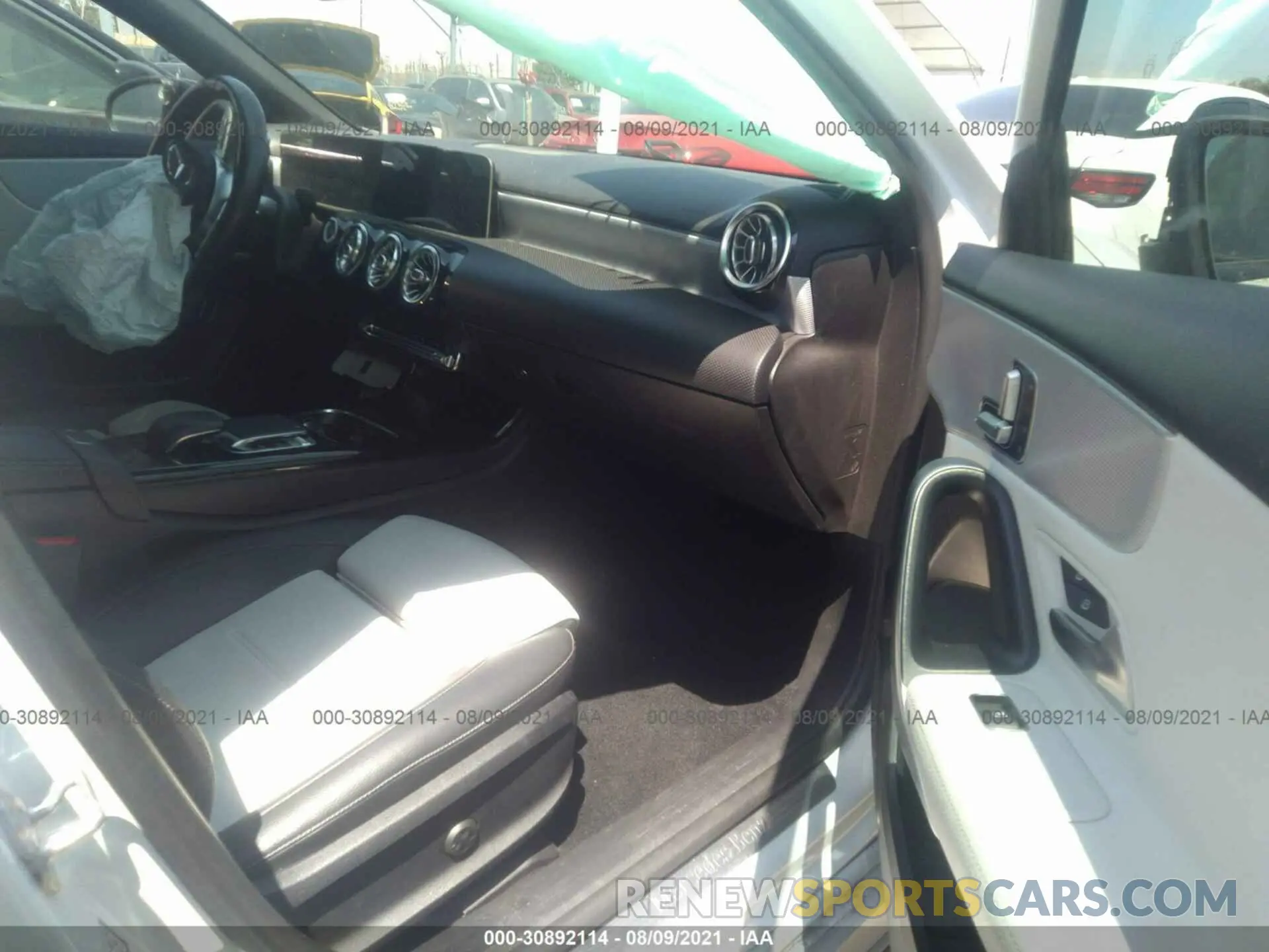 5 fotografías del automóvil dañado WDD3G4EB2KW025210 MERCEDES-BENZ A-CLASS 2019