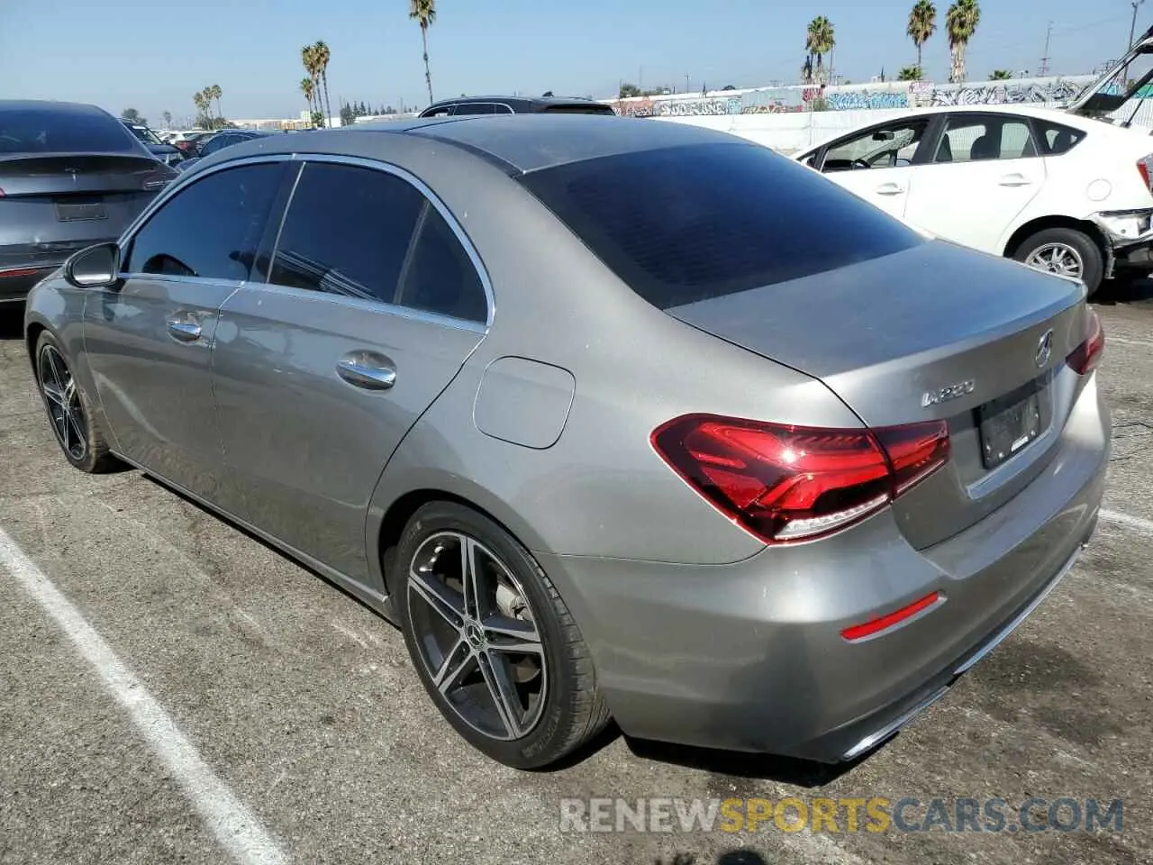 2 fotografías del automóvil dañado WDD3G4EB3KW001434 MERCEDES-BENZ A-CLASS 2019