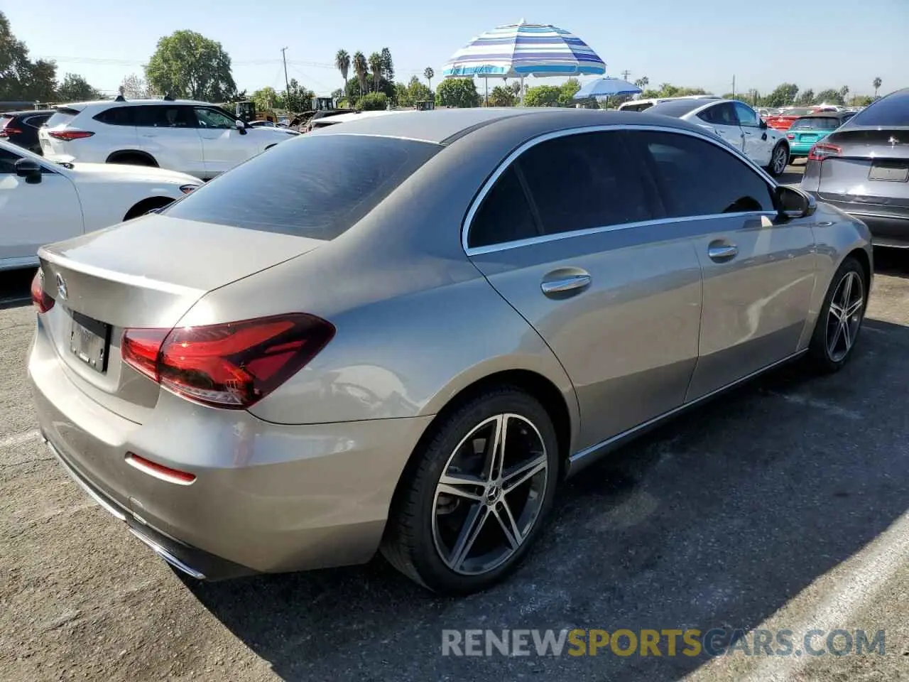 3 fotografías del automóvil dañado WDD3G4EB3KW001434 MERCEDES-BENZ A-CLASS 2019