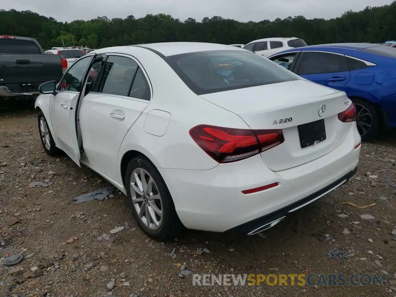 3 fotografías del automóvil dañado WDD3G4EB4KW002320 MERCEDES-BENZ A-CLASS 2019
