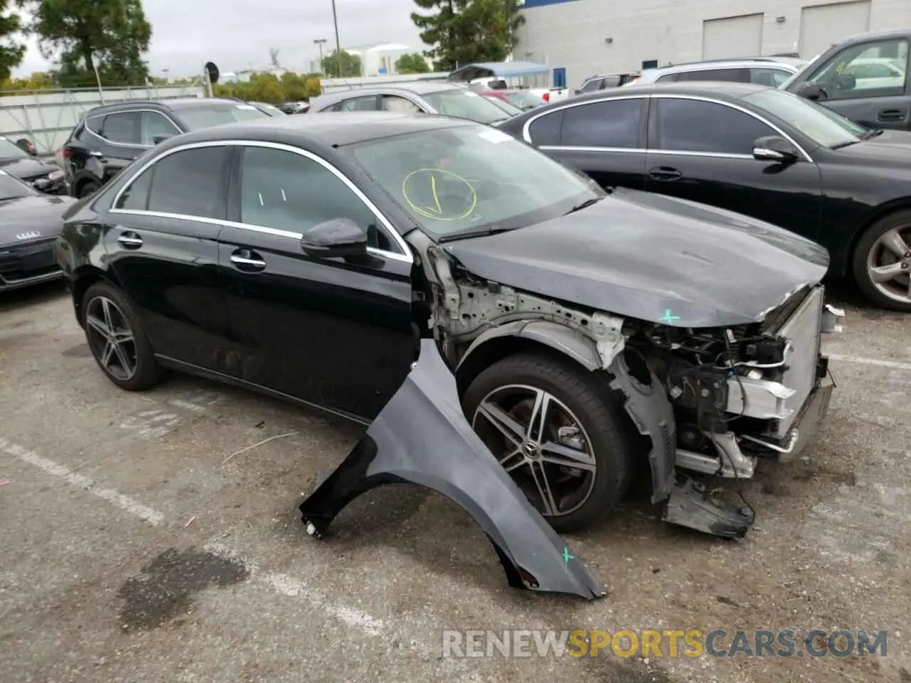 4 fotografías del automóvil dañado WDD3G4EB4KW021868 MERCEDES-BENZ A-CLASS 2019