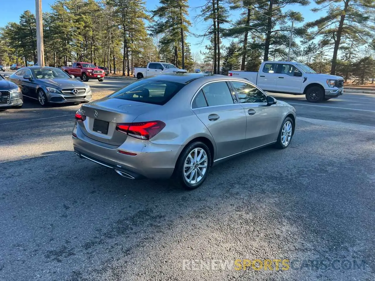 4 fotografías del automóvil dañado WDD3G4EB4KW027086 MERCEDES-BENZ A-CLASS 2019