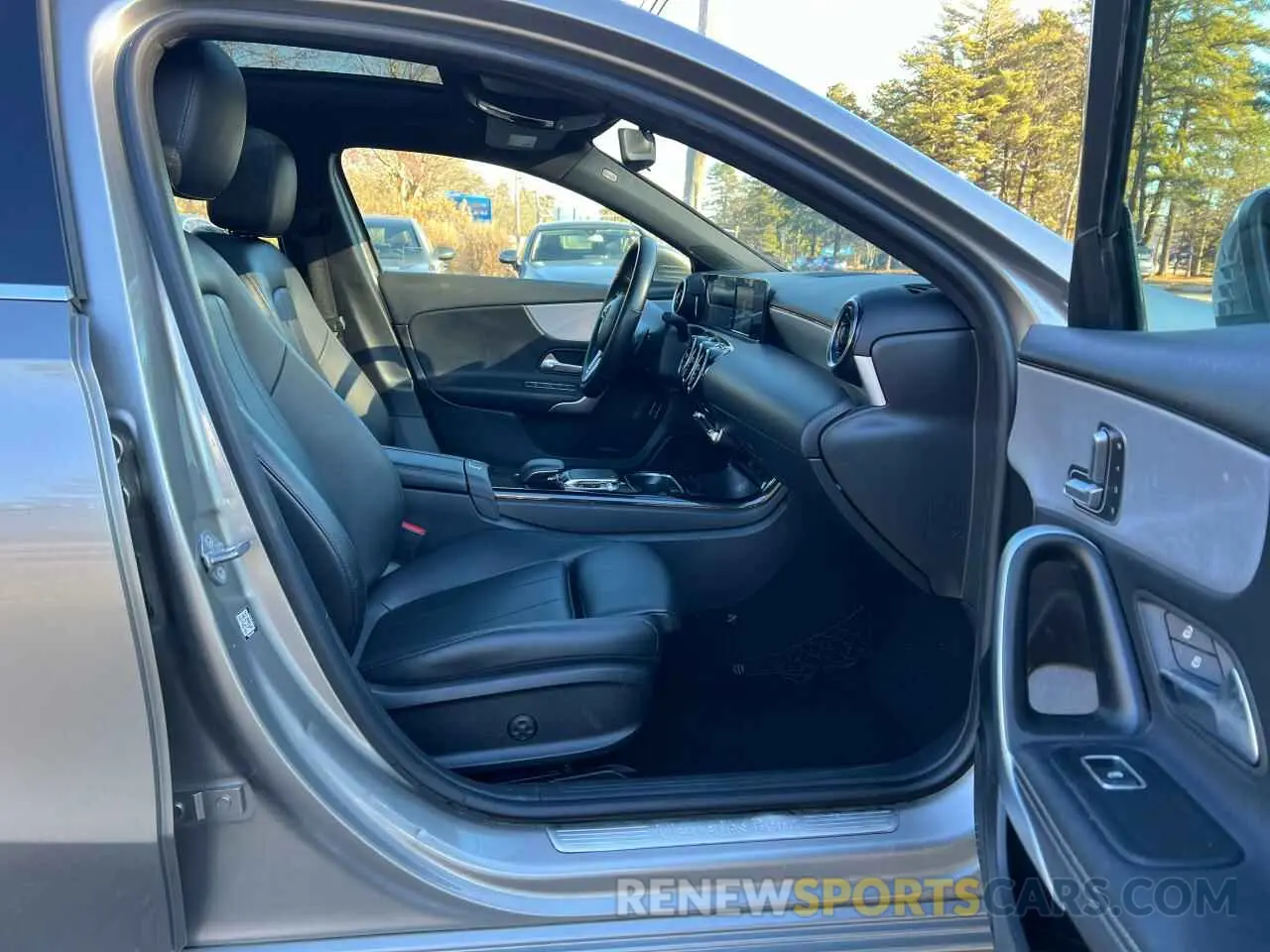 5 fotografías del automóvil dañado WDD3G4EB4KW027086 MERCEDES-BENZ A-CLASS 2019