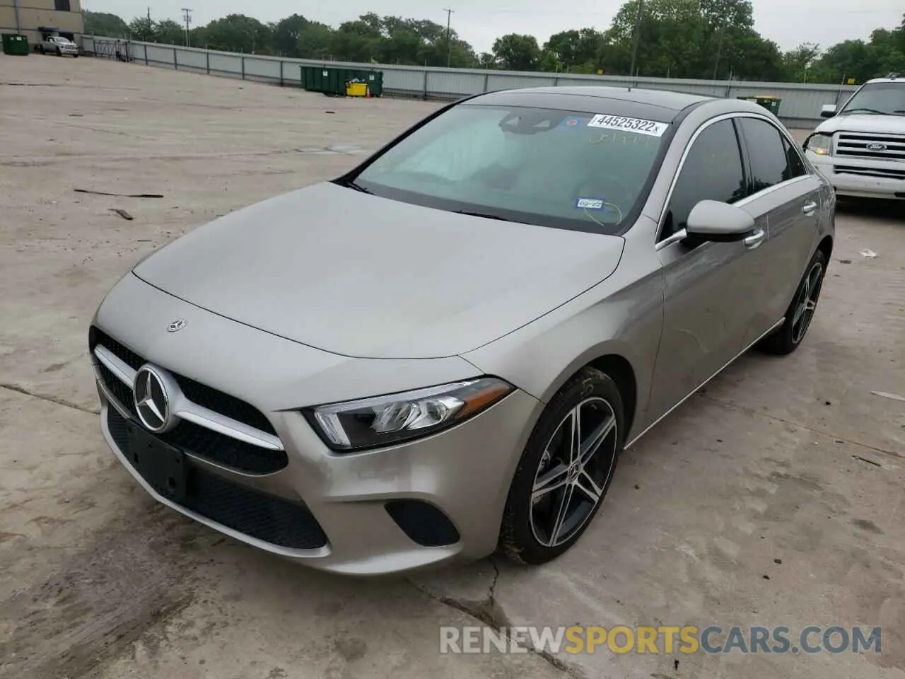 2 fotografías del automóvil dañado WDD3G4EB5KW017974 MERCEDES-BENZ A-CLASS 2019