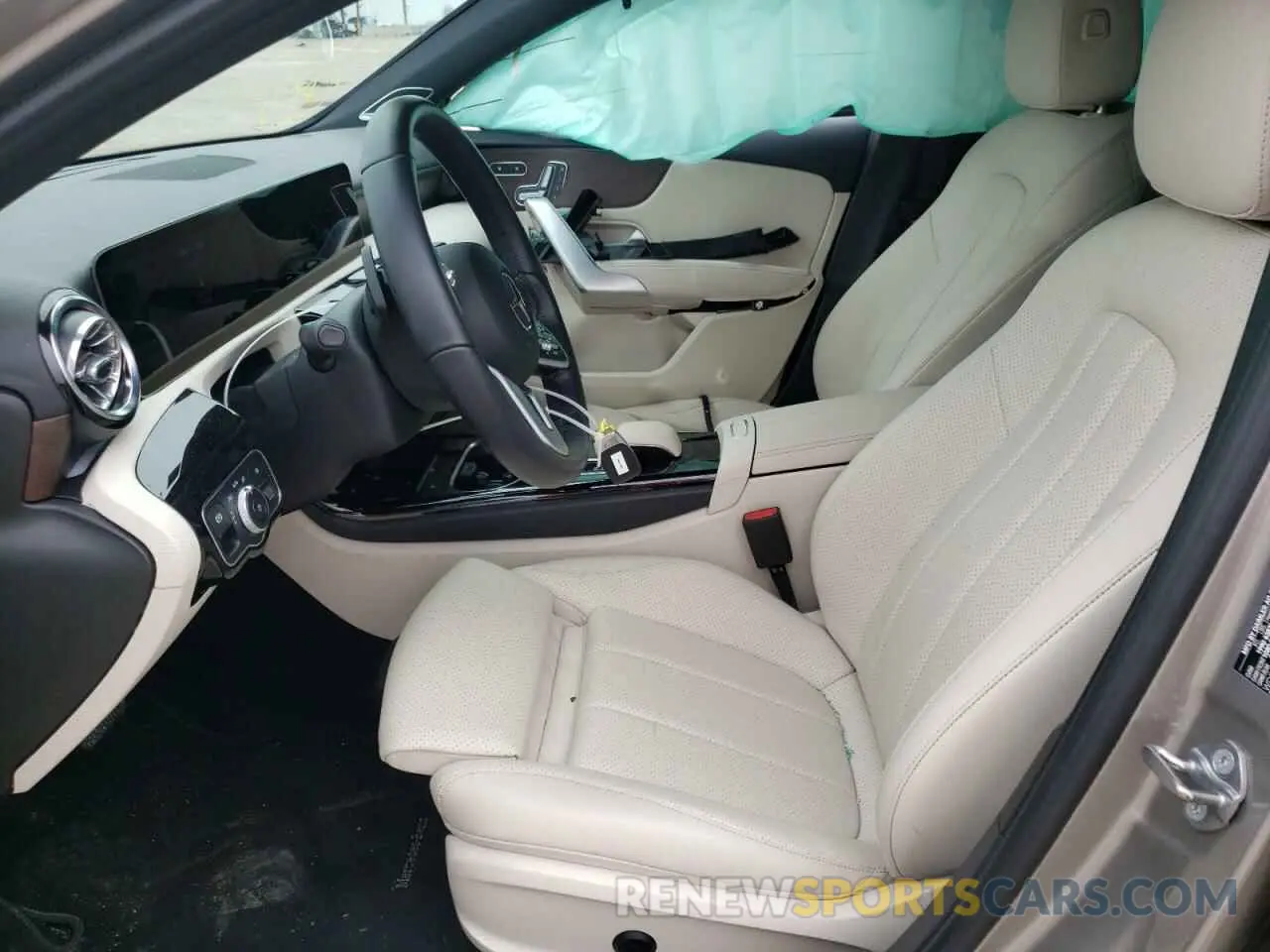 5 fotografías del automóvil dañado WDD3G4EB5KW017974 MERCEDES-BENZ A-CLASS 2019