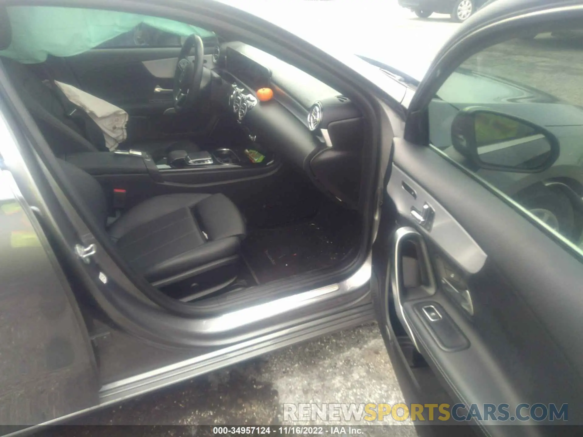 5 fotografías del automóvil dañado WDD3G4EB5KW019563 MERCEDES-BENZ A-CLASS 2019