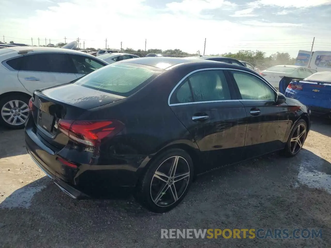 3 fotografías del automóvil dañado WDD3G4EB7KW021685 MERCEDES-BENZ A-CLASS 2019