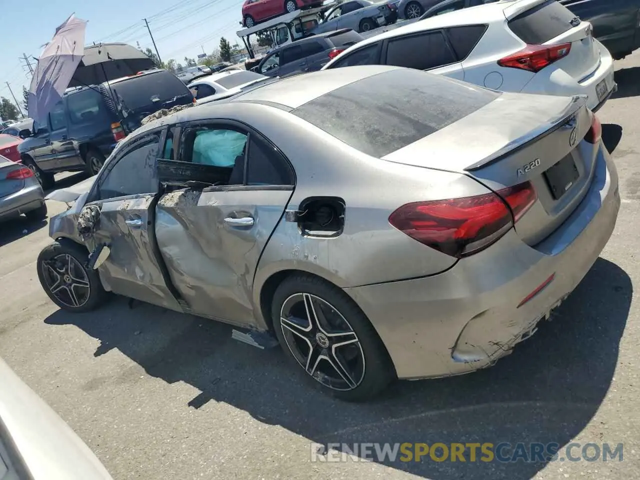 2 fotografías del automóvil dañado WDD3G4EB8KW022635 MERCEDES-BENZ A-CLASS 2019