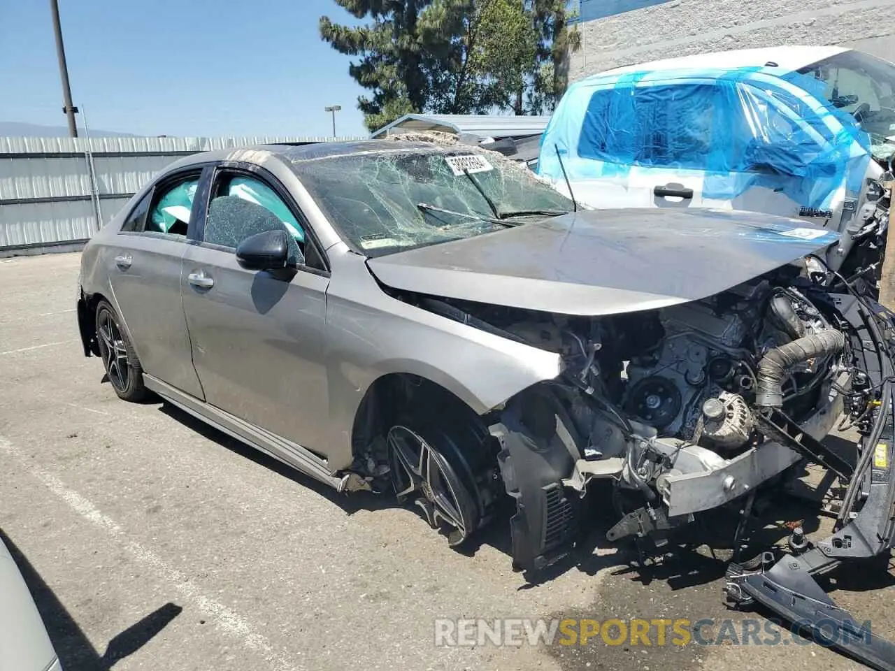 4 fotografías del automóvil dañado WDD3G4EB8KW022635 MERCEDES-BENZ A-CLASS 2019