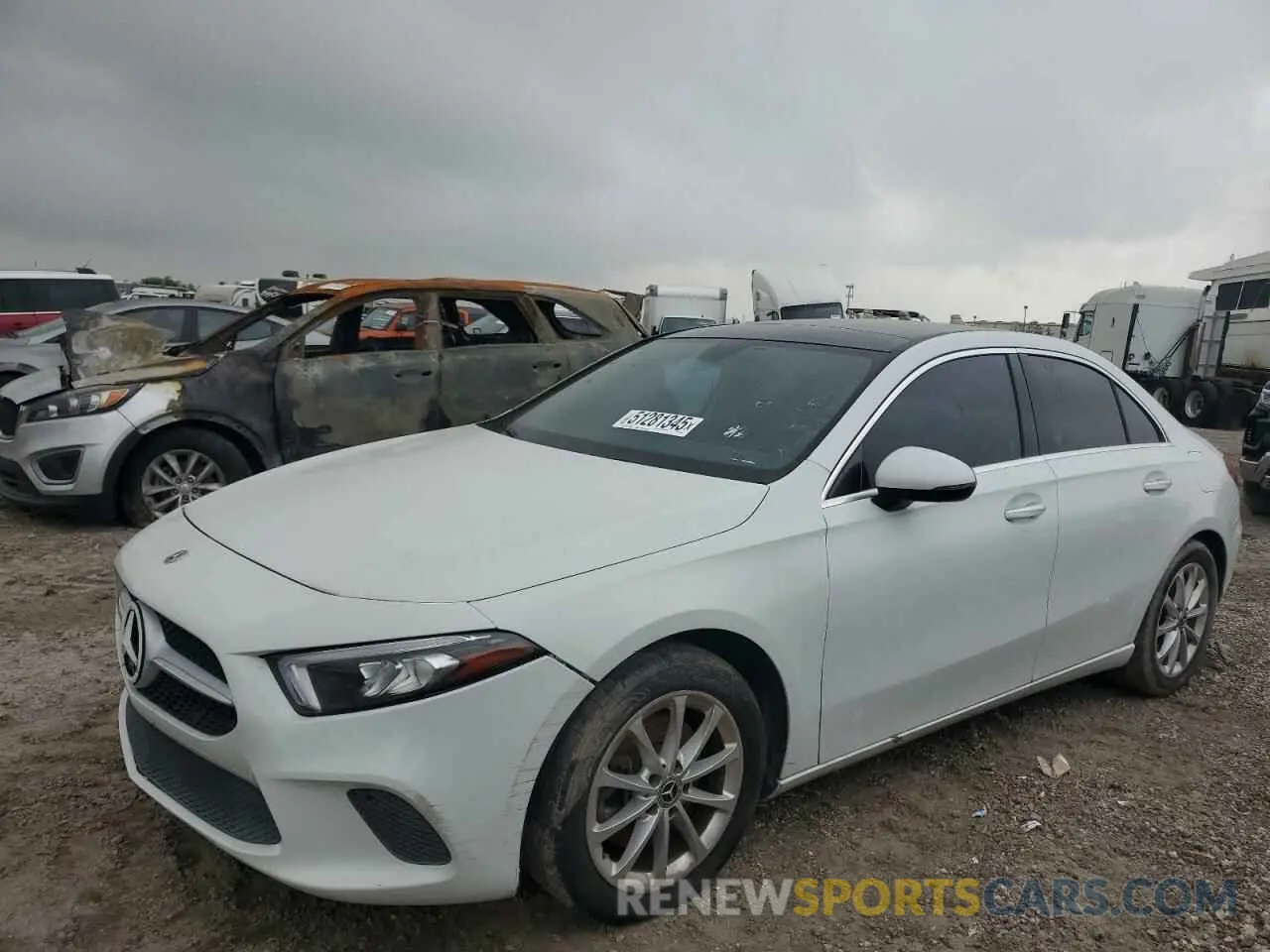 1 fotografías del automóvil dañado WDD3G4EB9KW025267 MERCEDES-BENZ A-CLASS 2019