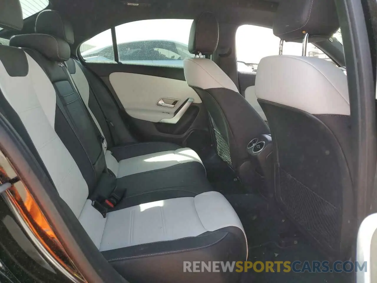 10 fotografías del automóvil dañado WDD3G4EB9KW027732 MERCEDES-BENZ A-CLASS 2019