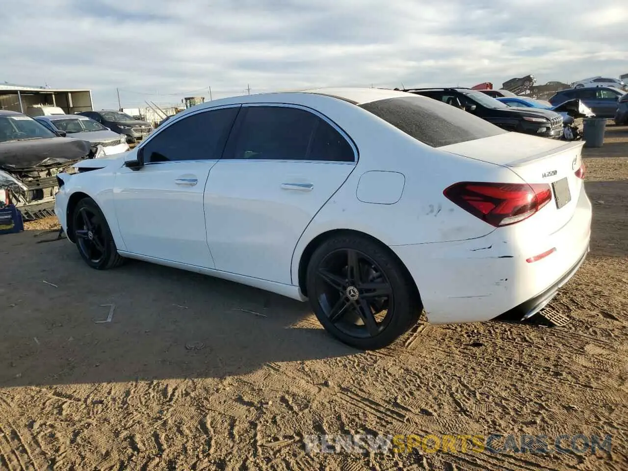 2 fotografías del automóvil dañado WDD3G4FB0KW005536 MERCEDES-BENZ A-CLASS 2019