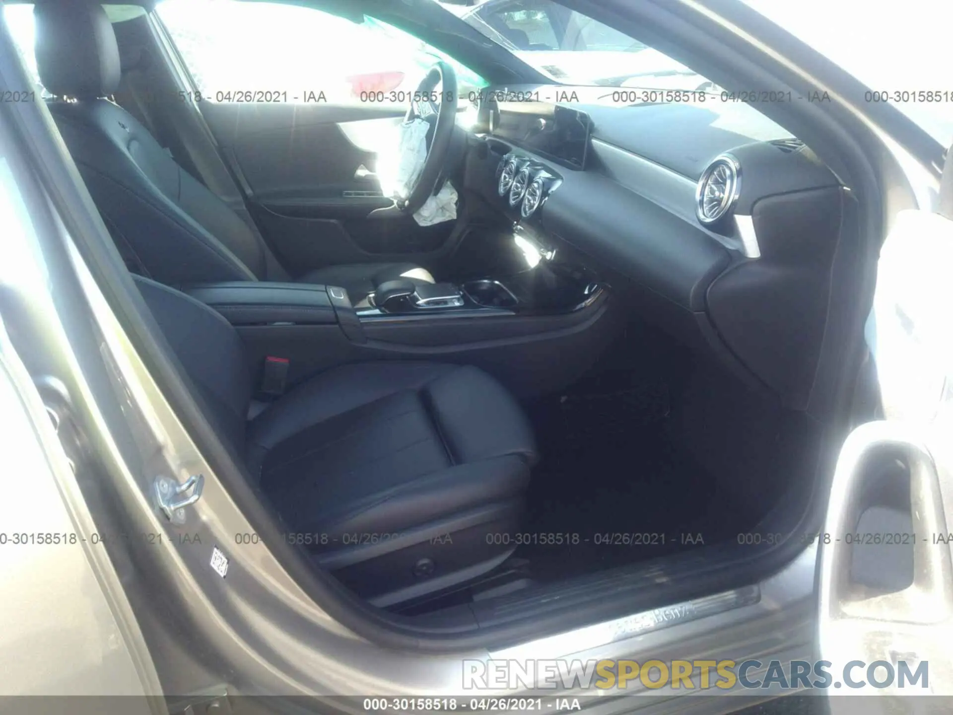 5 fotografías del automóvil dañado WDD3G4FB0KW027617 MERCEDES-BENZ A-CLASS 2019