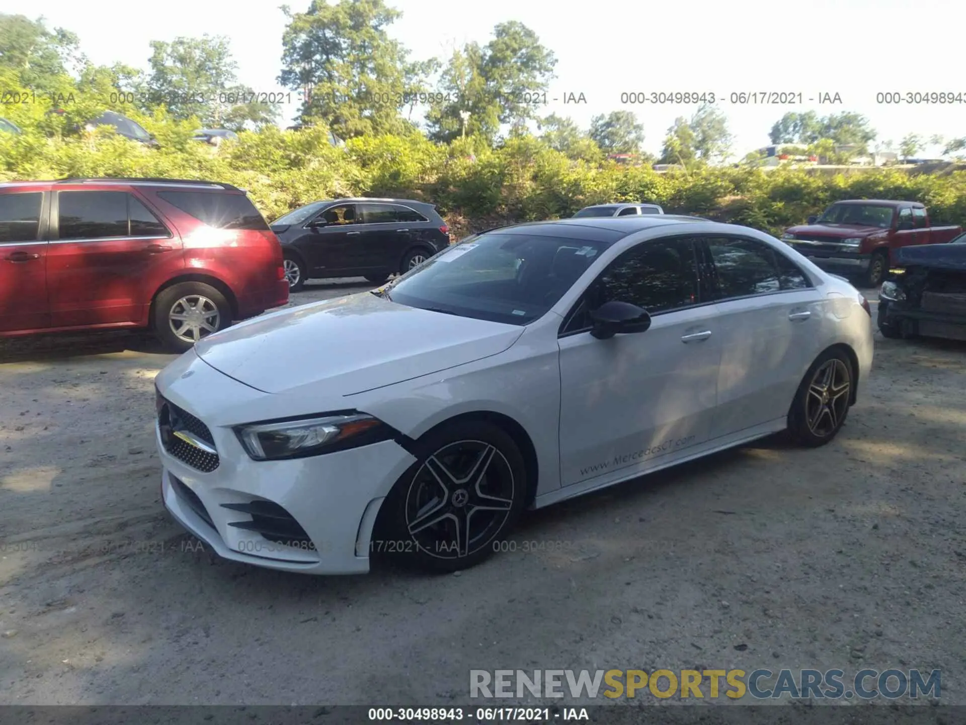 2 fotografías del automóvil dañado WDD3G4FB2KW015582 MERCEDES-BENZ A-CLASS 2019