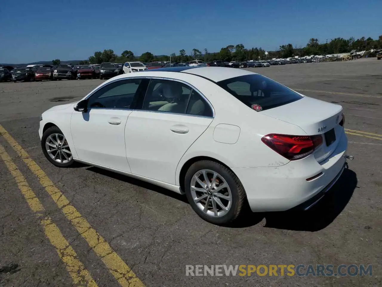 2 fotografías del automóvil dañado WDD3G4FB4KW019827 MERCEDES-BENZ A-CLASS 2019