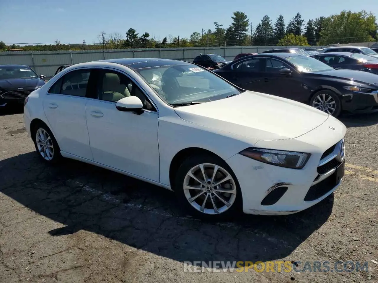 4 fotografías del automóvil dañado WDD3G4FB4KW019827 MERCEDES-BENZ A-CLASS 2019