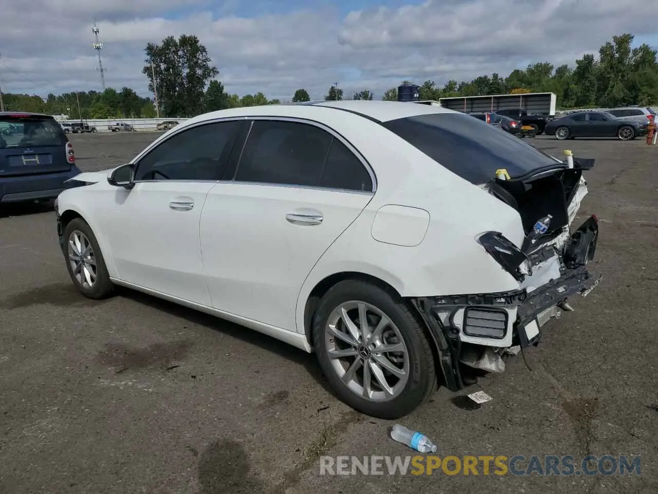 2 fotografías del automóvil dañado WDD3G4FB5KW020176 MERCEDES-BENZ A-CLASS 2019