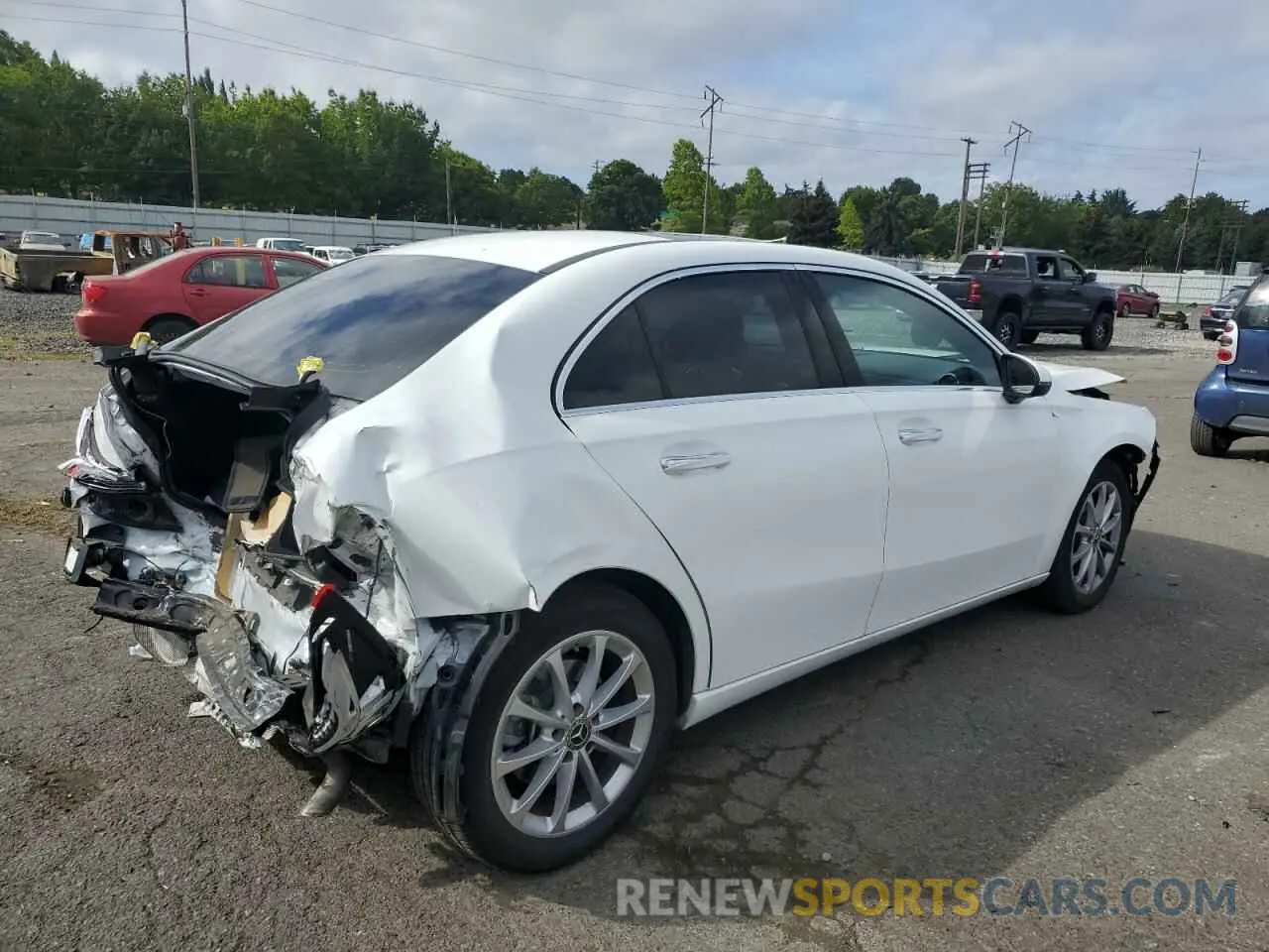 3 fotografías del automóvil dañado WDD3G4FB5KW020176 MERCEDES-BENZ A-CLASS 2019