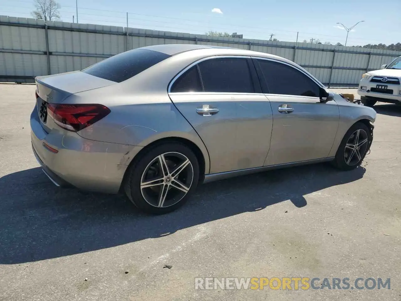 3 fotografías del automóvil dañado WDD3G4FB5KW035535 MERCEDES-BENZ A-CLASS 2019