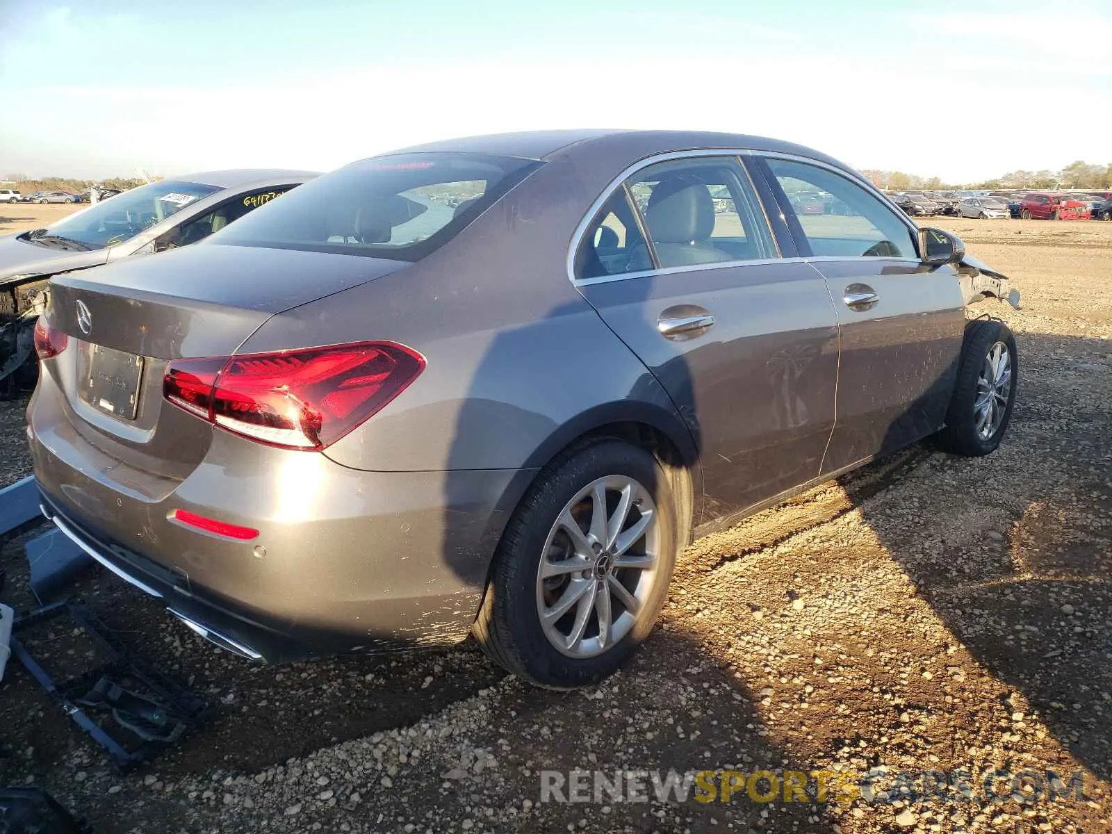 4 fotografías del automóvil dañado WDD3G4FB8KW028630 MERCEDES-BENZ A-CLASS 2019