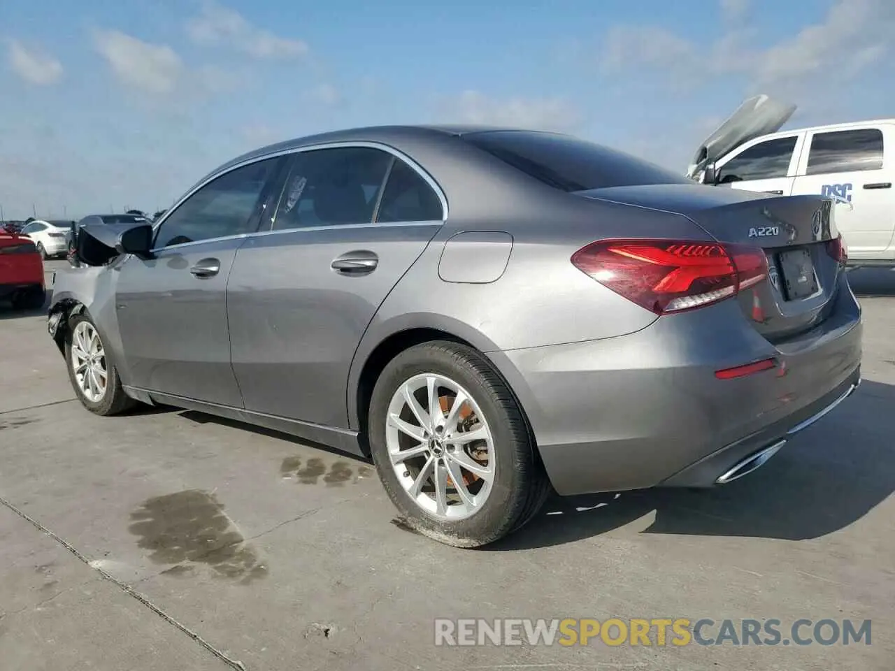 2 fotografías del automóvil dañado W1K3G4EB3LJ207870 MERCEDES-BENZ A-CLASS 2020