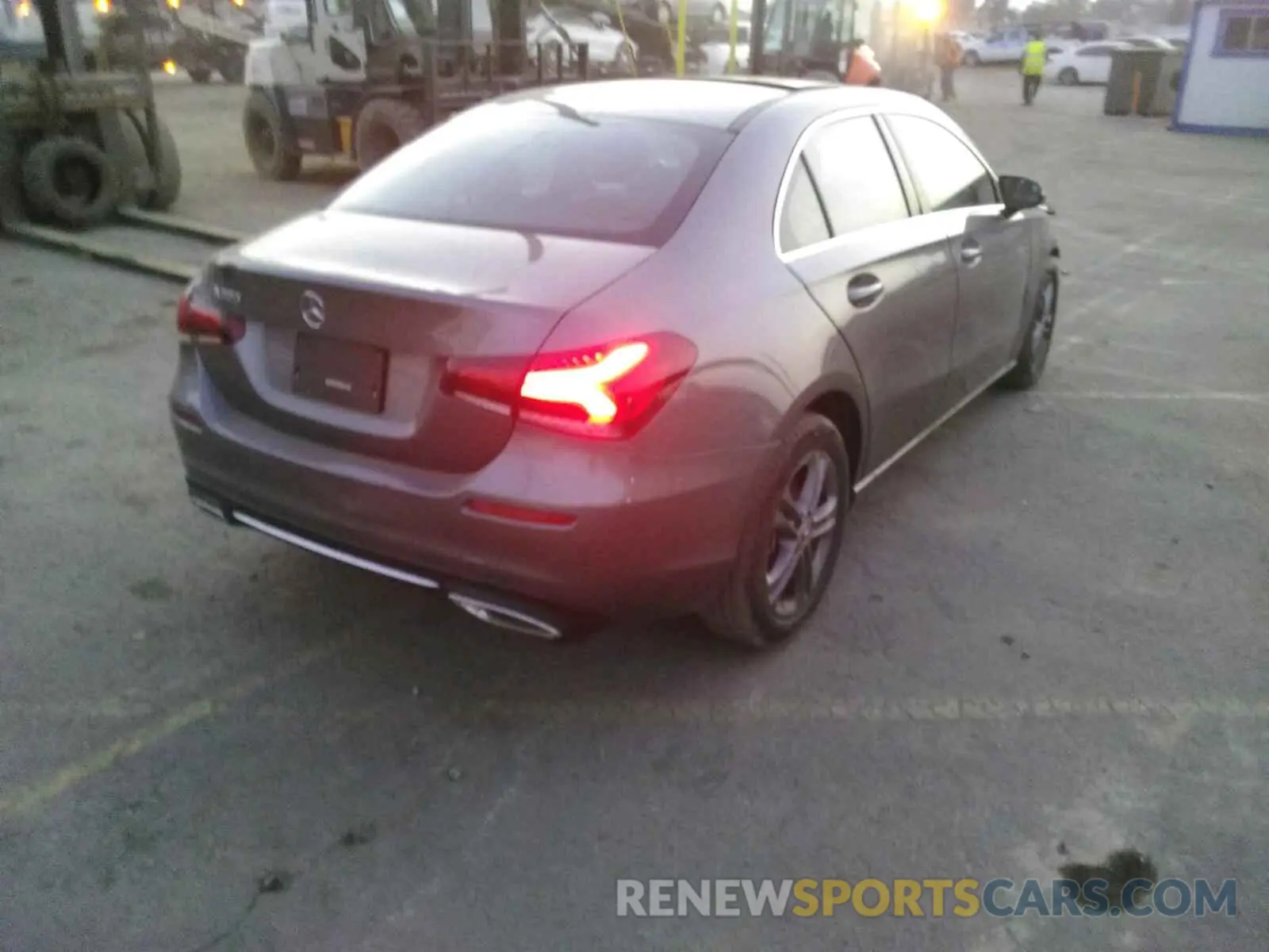 4 fotografías del automóvil dañado W1K3G4EB3LJ207996 MERCEDES-BENZ A-CLASS 2020