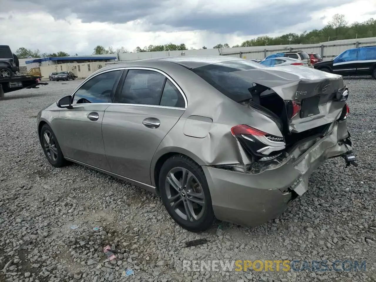 2 fotografías del automóvil dañado W1K3G4EB3LW047606 MERCEDES-BENZ A-CLASS 2020