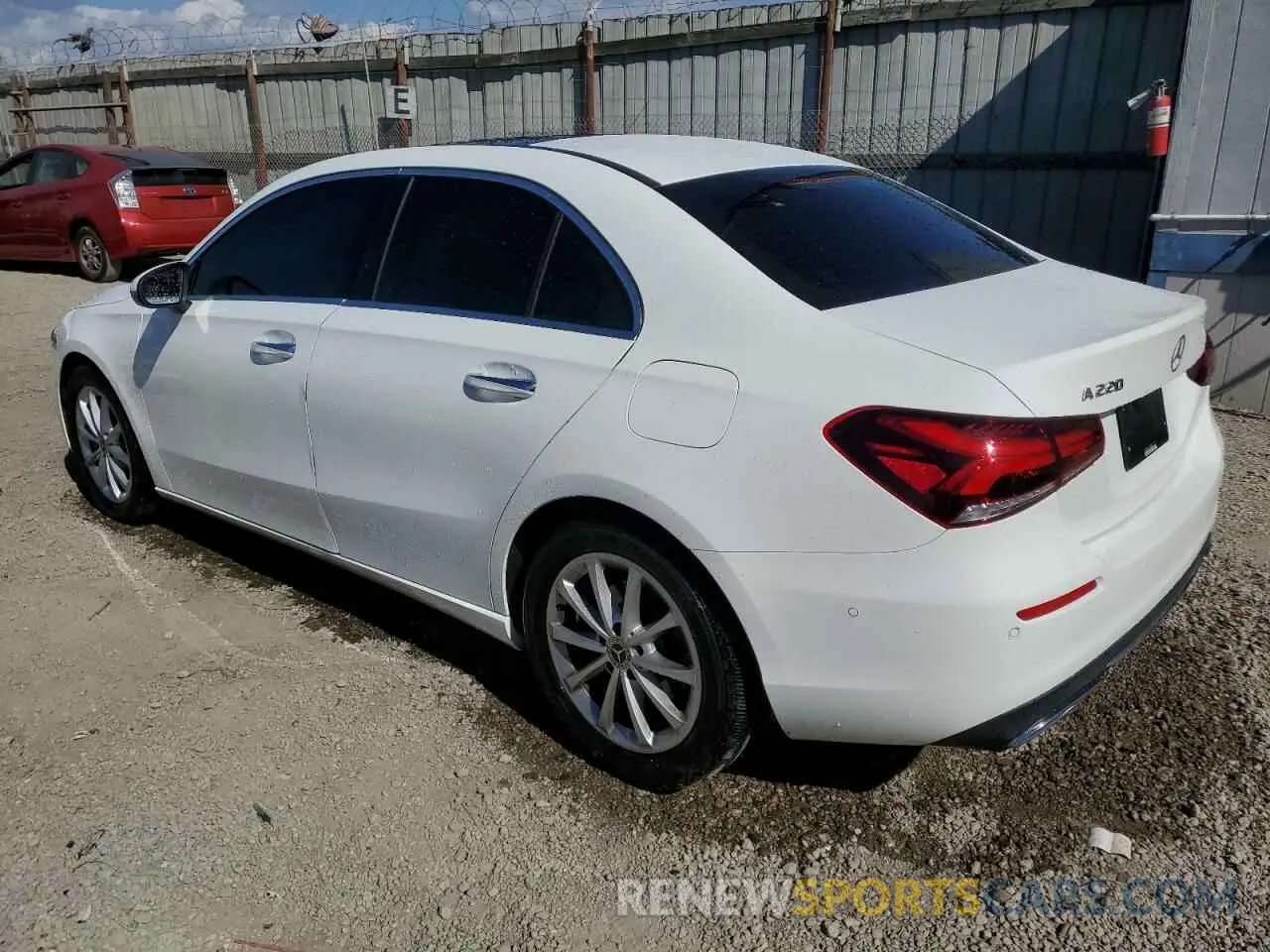 2 fotografías del automóvil dañado W1K3G4EB5LW045887 MERCEDES-BENZ A-CLASS 2020