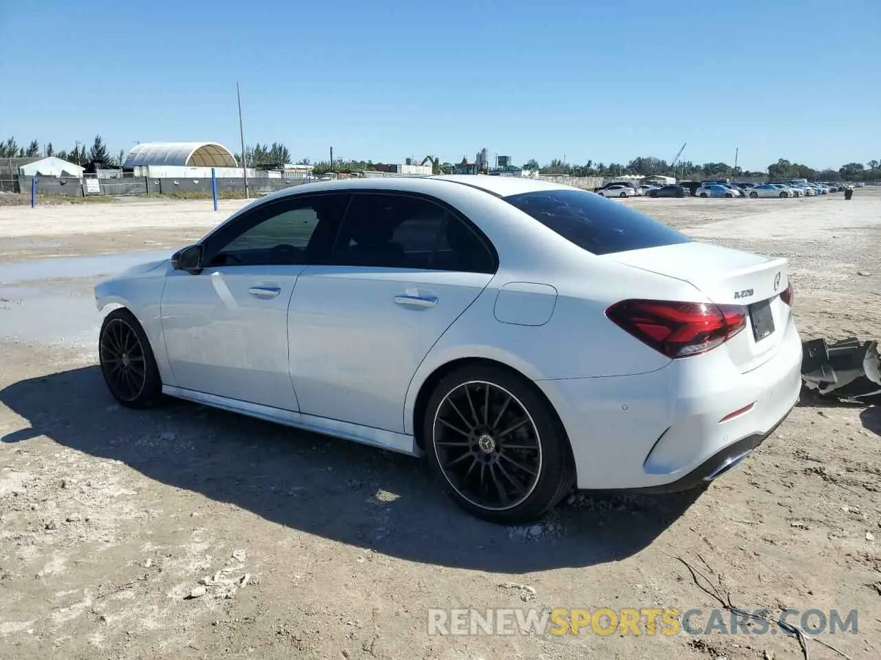 2 fotografías del automóvil dañado W1K3G4EB7LW044529 MERCEDES-BENZ A-CLASS 2020