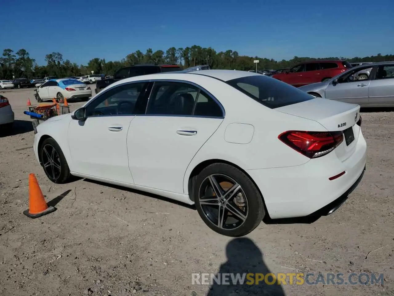 2 fotografías del automóvil dañado W1K3G4EB9LJ220817 MERCEDES-BENZ A-CLASS 2020