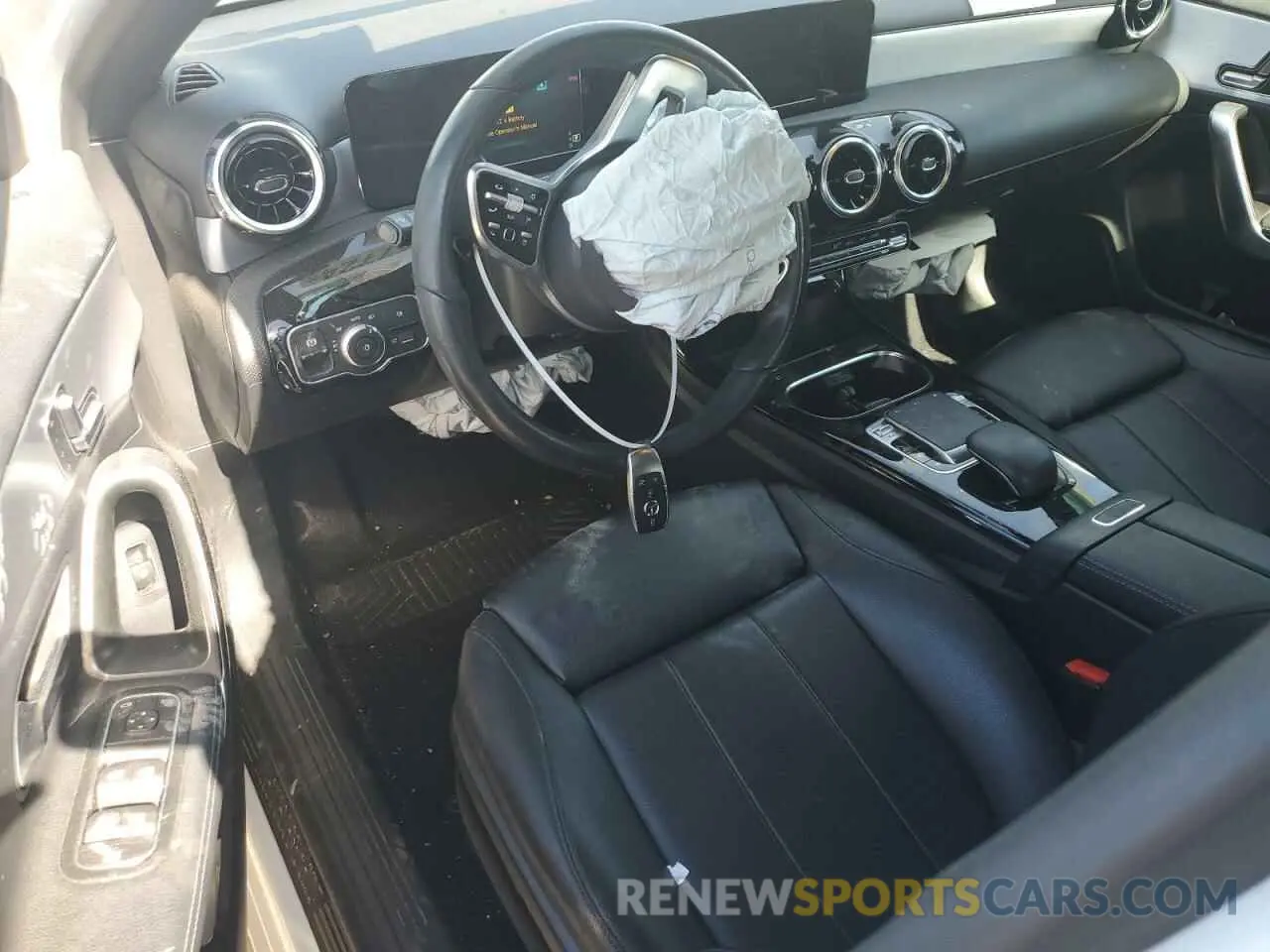 8 fotografías del automóvil dañado W1K3G4EBXLJ217912 MERCEDES-BENZ A-CLASS 2020