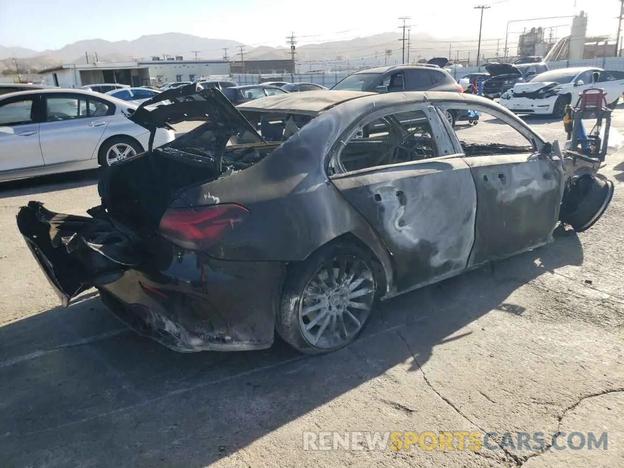 3 fotografías del automóvil dañado W1K3G5BB0LJ237502 MERCEDES-BENZ A-CLASS 2020